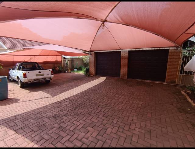 4 BEDROOM HOUSE FOR SALE IN PROTEA PARK